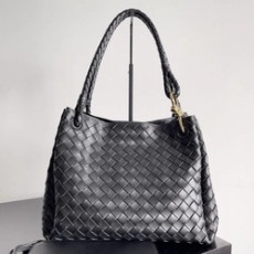 보테가 베네타 안디아모 파라슈트 라지